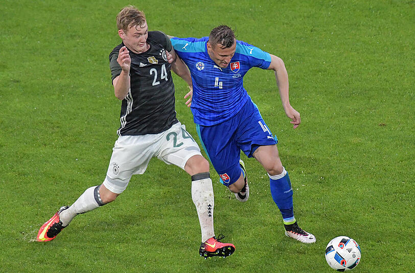Julian Brandt: Note 4. Debütant Nummer vier am Sonntagabend. Der Leverkusener, ab Minute 
46 dabei, bediente einmal Götze bestens. Konnte sich ansonsten kaum  
bewähren.
