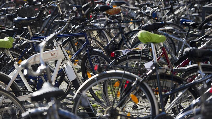 Im Gebrauchtwarenkaufhaus gibt's auch Fahrräder. (Symbolbild) Im Gebrauchtwarenkaufhaus gibt's auch Fahrräder. (Symbolbild)