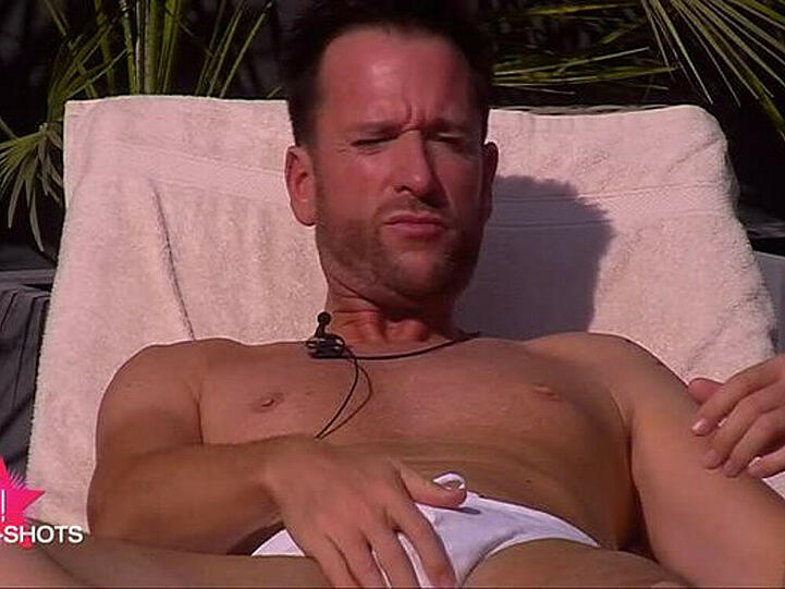 Michael Wendler steht auf seine knappe Badehose