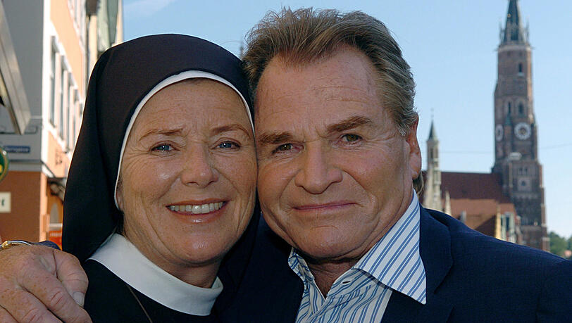 Die Urbesetzung der Kultserie: Fritz Wepper und "Schwester Lotte" alias Jutta Speidel 2005. Nach fünf Jahren hat sie als Nonne aufgehört. Die Urbesetzung der Kultserie: Fritz Wepper und "Schwester Lotte" alias Jutta Speidel 2005. Nach fünf Jahren hat sie als Nonne aufgehört.