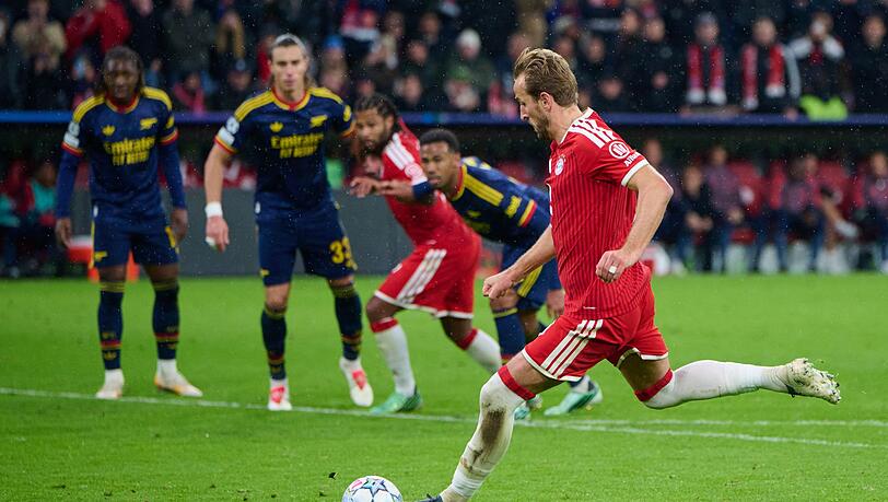 Vom Punkt verwandelt Harry Kane fast immer sicher. Gegen Arsenal f&uuml;hrte er auch einen Absto&szlig; aus.