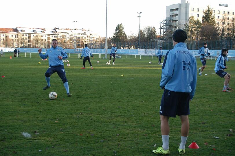 Die Löwen übten bei der Trainingseinheit am Dienstagnachmittag vor allem das Kombinationsspiel.