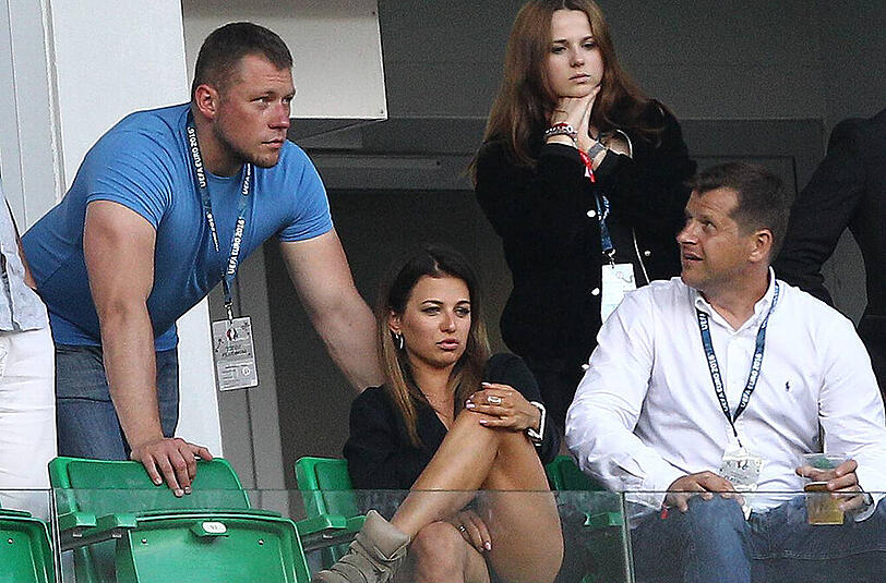 2013 hat sie Bayern-Star Robert Lewandowski (damals noch bei Borussia Dortmund) geheiratet, jetzt ist Anna Lewandowska (geborene Stachurska) im fünften Monat schwanger. Die schönsten Bilder der super-sportlichen Spielerfrau.