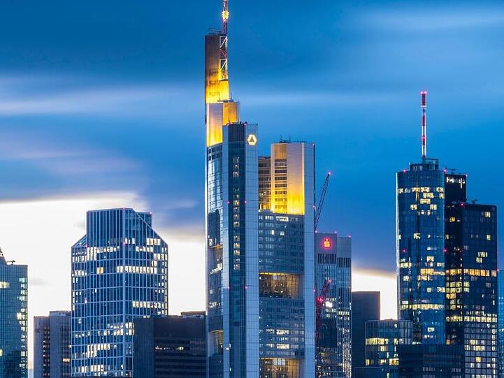 Die Commerzbank will mit einem radikalen Umbau in die Erfolgsspur zurückkehren.