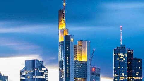 Die Commerzbank will mit einem radikalen Umbau in die Erfolgsspur zurückkehren.