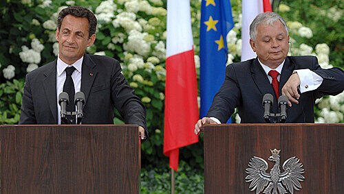 Kaczynski bremst Sarkozy aus. Kaczynski bremst Sarkozy aus.
