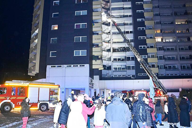 Im Peschelanger in M&uuml;nchen-Neuperlach ist in einem Hochhaus in der Silvesternacht ein Brand ausgebrochen.