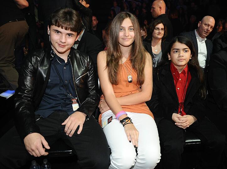 Michael Jackson's Kinder im Publikum bei der US-Fernsehshow "The X-Factor" in Los Angeles.