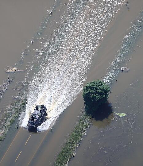 Deichbruch bei Fischbeck in Sachsen-Anhalt - Aktuelle Bilder vom Hochwasser