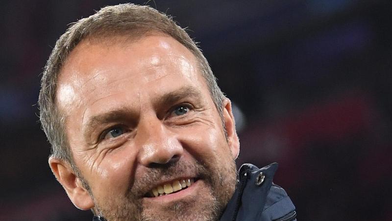 Hansi Flick kann sich freuen: Sein erstes Spiel als Interimstrainer der Bayern ist ein Sieg. Hansi Flick kann sich freuen: Sein erstes Spiel als Interimstrainer der Bayern ist ein Sieg.