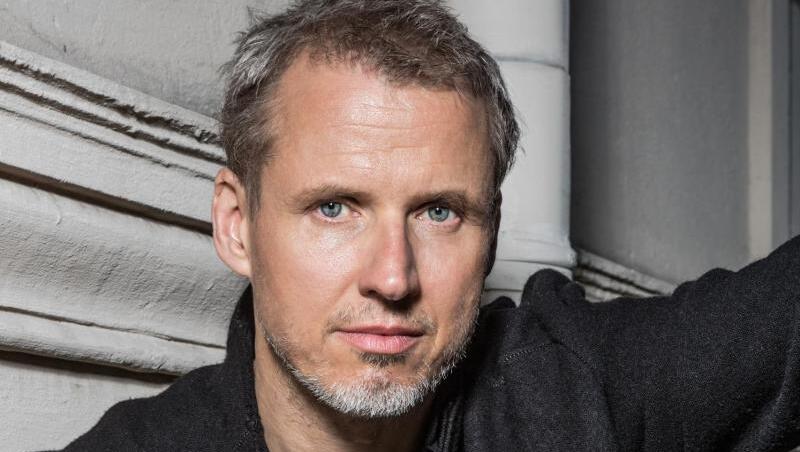 Falk Richter führt Regie in dem Stück "In My Room", das im Gorki-Theater Premiere feiert. Falk Richter führt Regie in dem Stück "In My Room", das im Gorki-Theater Premiere feiert.