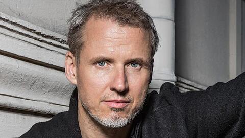 Falk Richter führt Regie in dem Stück "In My Room", das im Gorki-Theater Premiere feiert.