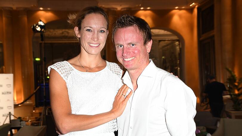 Hans Theiss ist mit der ehemaligen Kickboxerin Christine Theiss verheiratet.