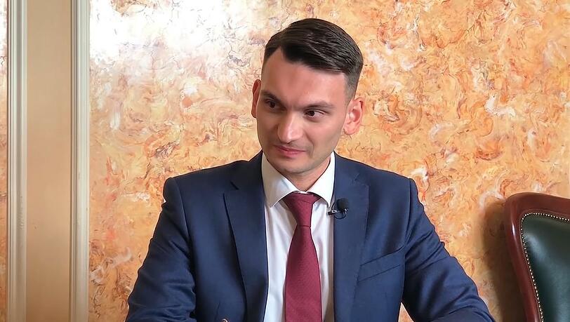 Ruslan Suleymanov war bis vor zwei Wochen leitender Nahost-Korrespondent für die staatliche russische Nachrichtenagentur Tass. Ruslan Suleymanov war bis vor zwei Wochen leitender Nahost-Korrespondent für die staatliche russische Nachrichtenagentur Tass.