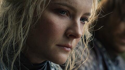 Morfydd Clark als Elbin Galadriel in "Der Herr der Ringe: Die Ringe der Macht".