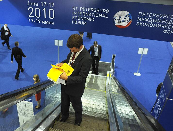 3.) Die wohl längste Rolltreppe der Welt fährt in der St. Petersburger U-Bahn: 137 Meter.