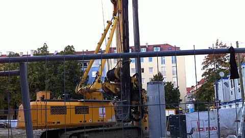 Die Bäume sind gefallen. So kahl ist jetzt der Josephsplatz.