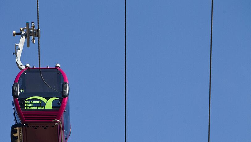 Schweben die Messebesucher bald mit einer solchen Seilbahn vom Flughafen herbei? Foto: dpa Schweben die Messebesucher bald mit einer solchen Seilbahn vom Flughafen herbei? Foto: dpa