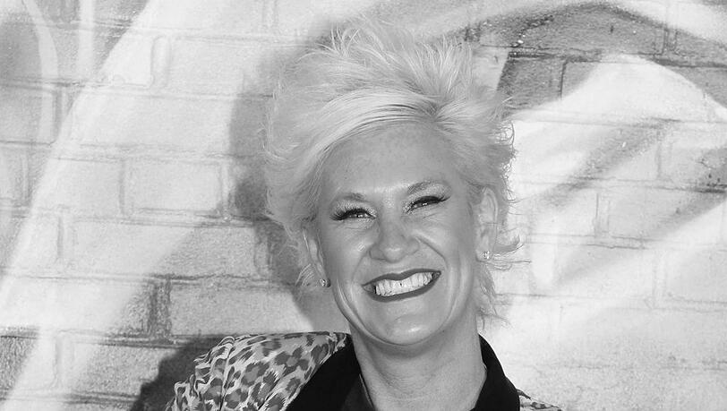 Die stacheligen blonden Haare waren das Markenzeichen von Anne Burrell.
