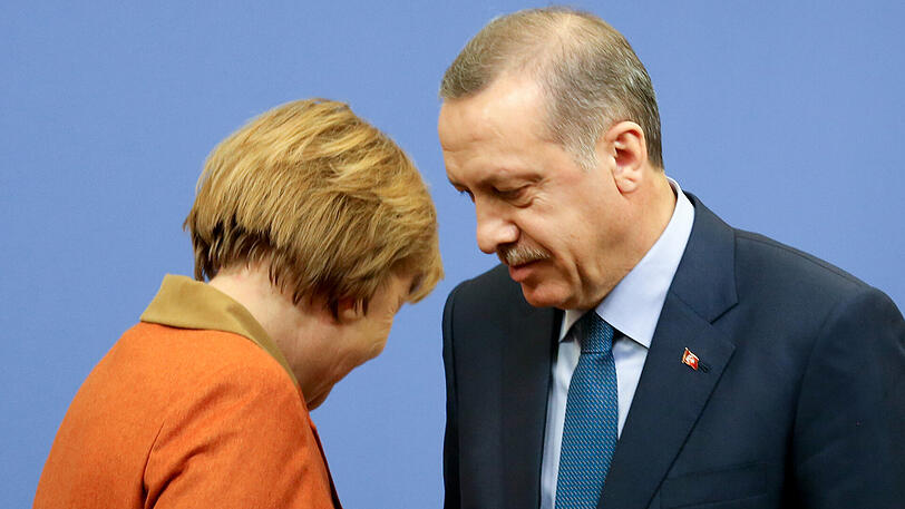 Wer bietet wem die Stirn? - Bundeskanzlerin Angela Merkel und der türkische Präsident Recep Tayyip Erdogan.
