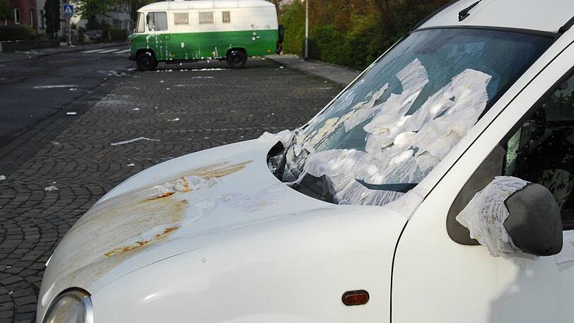 In der Freinacht werden Autos gerne mit mit Ketchup, Toilettenpapier und Rasierschaum beschmiert. (Symbolbild)