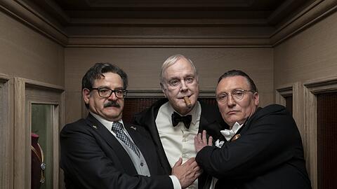 In Roman Polanskis "The Palace" feiern Fortunato Cerlino, John Cleese und Oliver Masucci (v. li.) Silvester.