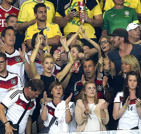 Lena Gercke, Sarah Brandner, Cathy Fischer. Sehen Sie hier, wie die besseren Hälften unserer DFB-Kicker das 7:1 gegen Brasilien miterlebt haben.
