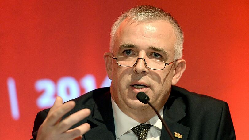 Engagiert sich außerhalb der "Wir Helfen"-Kampagne für Flüchtlinge: Union-Präsident Dirk Zingler Engagiert sich außerhalb der "Wir Helfen"-Kampagne für Flüchtlinge: Union-Präsident Dirk Zingler