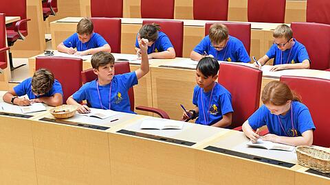 Kinder bei einem Entdeckertag im Bayerischen Landtag. Die FDP will Jüngere stärker in Sachen Demokratie schulen.