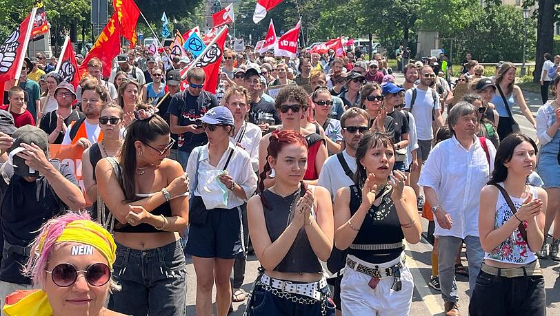 Demonstranten am Sonntag.