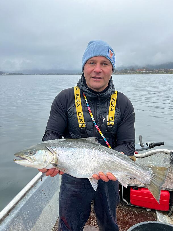 F&uuml;r seine Fischerei Tegernsee in Bad Wiessee ist Christoph von Preysing auf dem Wasser unterwegs.