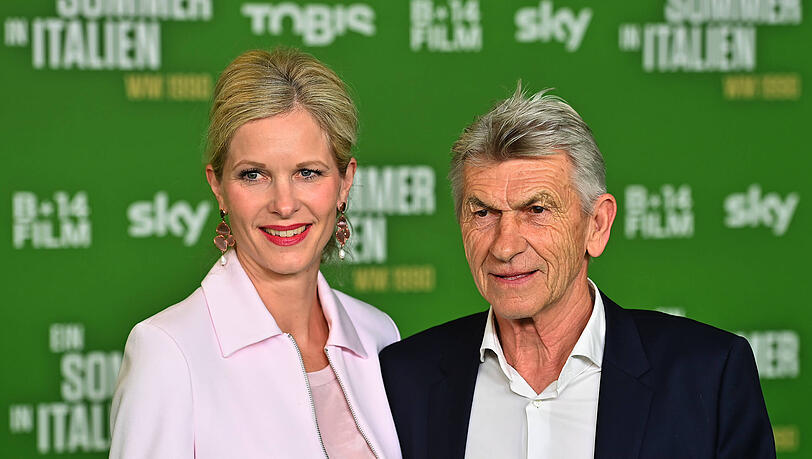 Geht in Ruhestand: Klaus Augenthaler, hier mit Ehefrau Sandra.