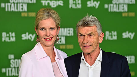 Geht in Ruhestand: Klaus Augenthaler, hier mit Ehefrau Sandra.