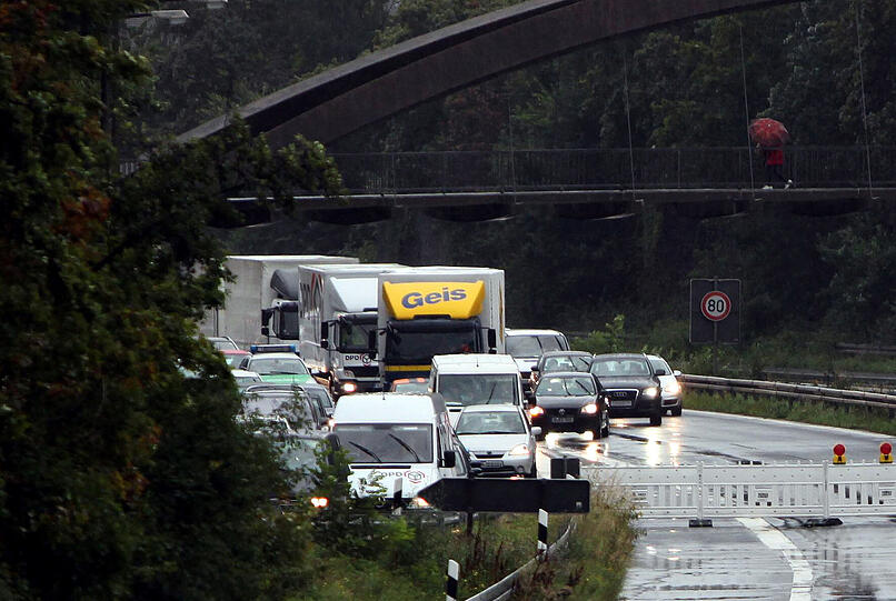 Besonders schlimm traf es die Autobahn 73. Sie musste streckenweise gesperrt werden.
