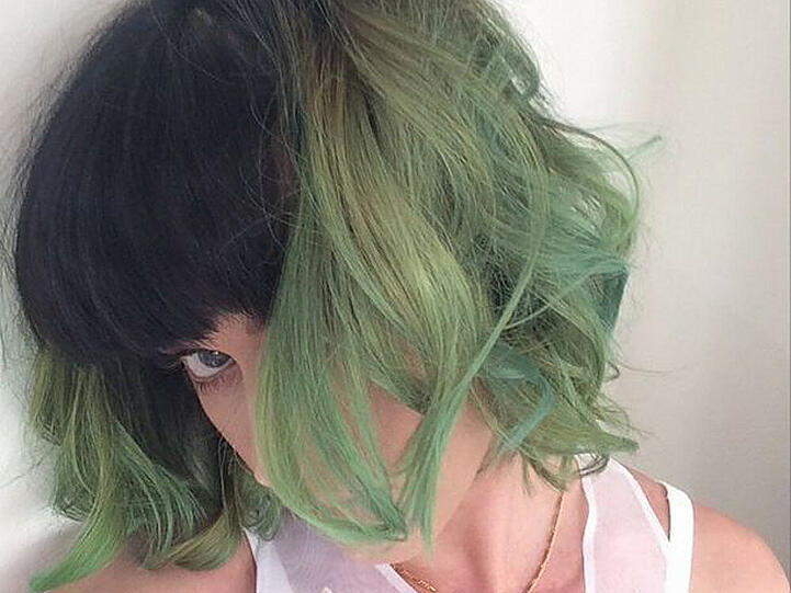 Katy Perry präsentiert ihre neue Haarfarbe auf Instagram: "Schleimgrün für den Frühling"