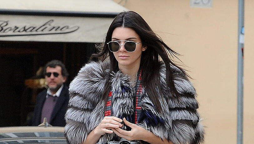 Kendall Jenner bringt ihre eigene Lidschatten-Palette raus. Kendall Jenner bringt ihre eigene Lidschatten-Palette raus.