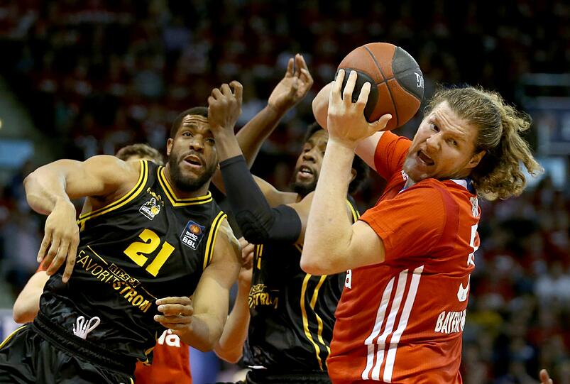 &bdquo;Manchmal braucht jeder Spieler eine kleine Extramotivation. Diesen kleinen Tritt in den Hintern eben&ldquo;, sagte John Bryant (r.).