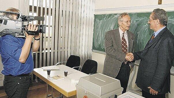 OB Ude hat seinen zweiten Auftritt in der "Lindenstraße". OB Ude hat seinen zweiten Auftritt in der "Lindenstraße".