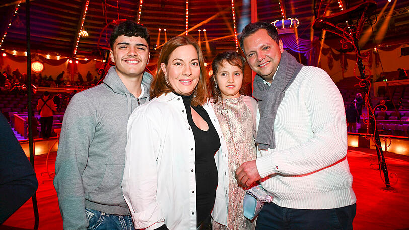Julia Dahmen mit Mann Carlo Fiorito und ihren Kindern