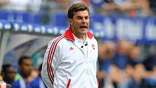 Club-Trainer Dieter Hecking hat sich ein Erfolgsrezept gegen Bayer-Torjäger Patrick Helmes und dessen Kollegen ausgedacht. Club-Trainer Dieter Hecking hat sich ein Erfolgsrezept gegen Bayer-Torjäger Patrick Helmes und dessen Kollegen ausgedacht.