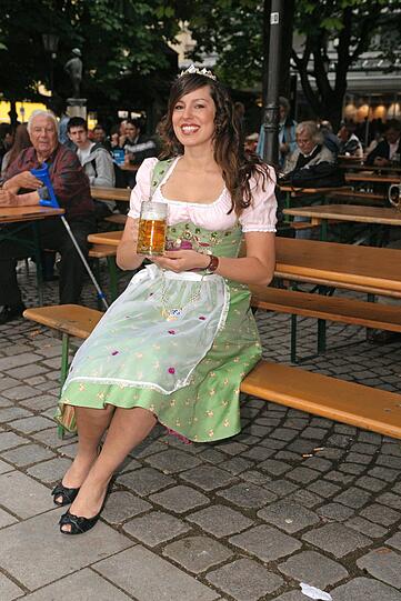 Bierkönigin Franziska Sirtl am Viktualienmarkt