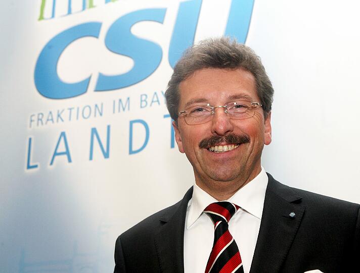 Zum Jahreswechsel herrscht in der schwarz-gelben Koalition in Bayern Harmonie. CSU-Fraktionschef Georg Schmid hofft auf eine Stabilisierung des Koalitionspartners FDP im neuen Jahr.