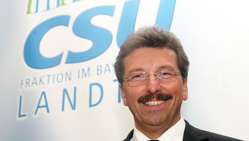Zum Jahreswechsel herrscht in der schwarz-gelben Koalition in Bayern Harmonie. CSU-Fraktionschef Georg Schmid hofft auf eine Stabilisierung des Koalitionspartners FDP im neuen Jahr. Zum Jahreswechsel herrscht in der schwarz-gelben Koalition in Bayern Harmonie. CSU-Fraktionschef Georg Schmid hofft auf eine Stabilisierung des Koalitionspartners FDP im neuen Jahr.