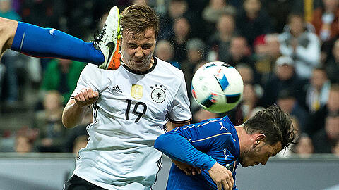 Am 29. März besiegte das DFB-Team in der Allianz Arena in München Italien mit 4:1. Mario Götze (Mitte) erzielte das 2:0.
