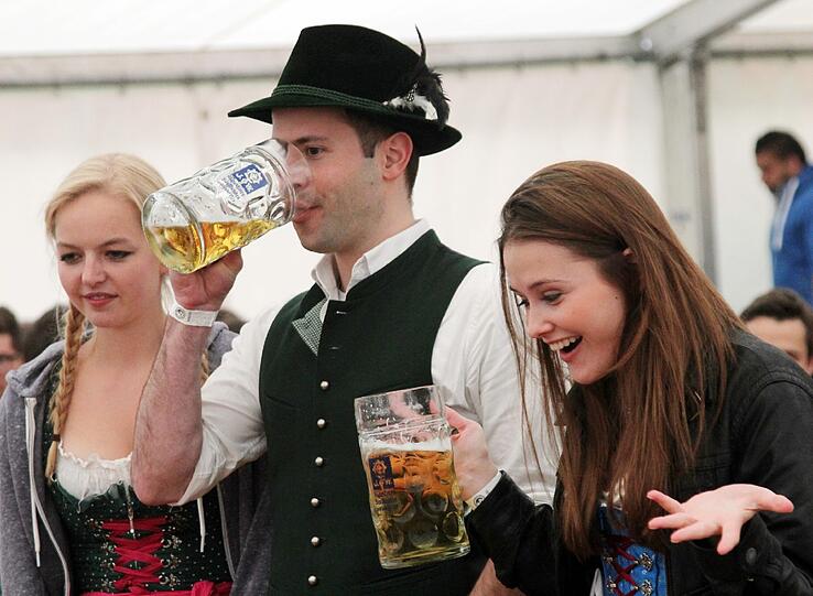 Selten ist eine Veranstaltung in Harlaching so umstritten gewesen wie das Burschenfest. Die AZ hat sich selber ein Bild gemacht.
