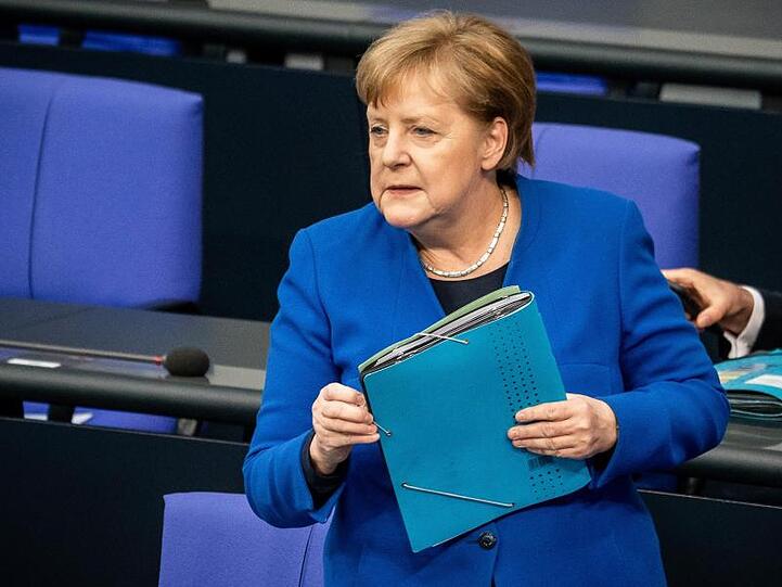 Bundeskanzlerin Merkel sprach bei einer Befragung durch Abgeordnete im Bundestag von einer "hybriden Kriegsführung" Russlands.