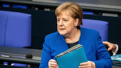 Bundeskanzlerin Merkel sprach bei einer Befragung durch Abgeordnete im Bundestag von einer "hybriden Kriegsführung" Russlands.