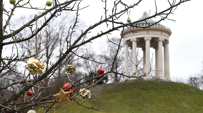 Ein Weihnachtsspaziergang im Englischen Garten führte einen Münchner und seine Tochter zu einer Bombe.