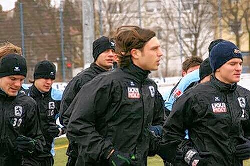 Mit wehendem Haar und schon mitten im Team: Djordje Rakic