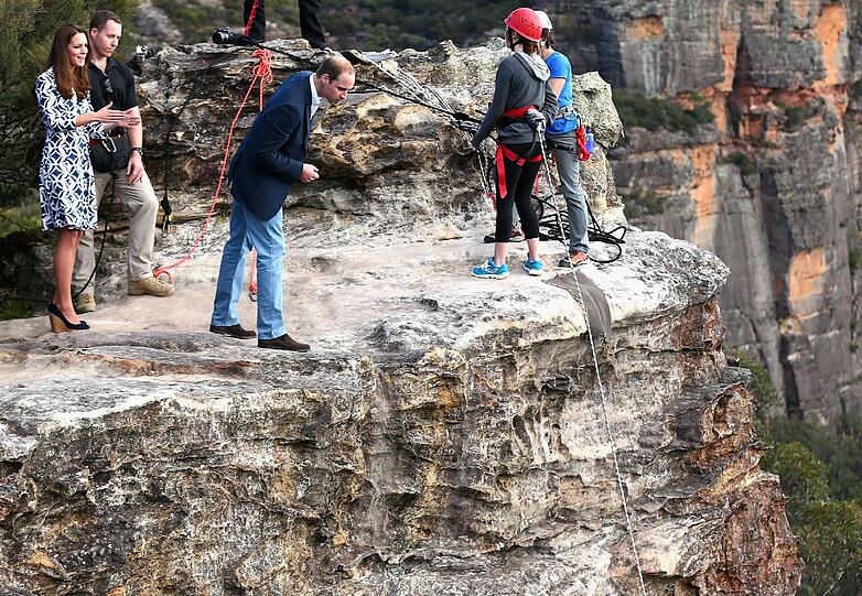 Am Narrow Neck Lookout: Prinz William und Kate haben die Blue Mountains besucht und sich dabei an einen gefährlichen Abgrund herangewagt.